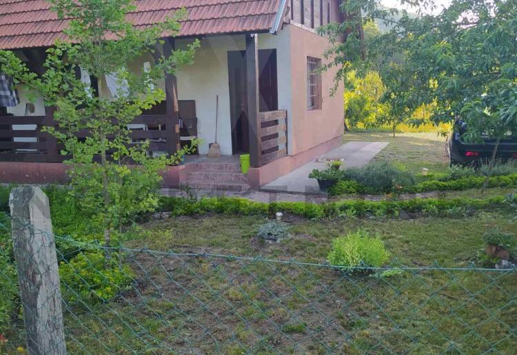 Boljevac - Jablanica , vikendica za uživanje 50m2 na parceli površine  1022m2