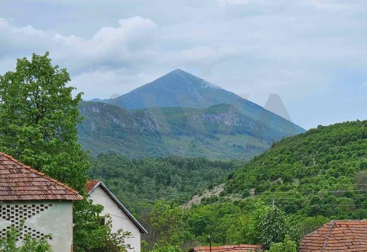 Rujište - podnozje planine Rtanj,građevinsko zemljište 1234m2