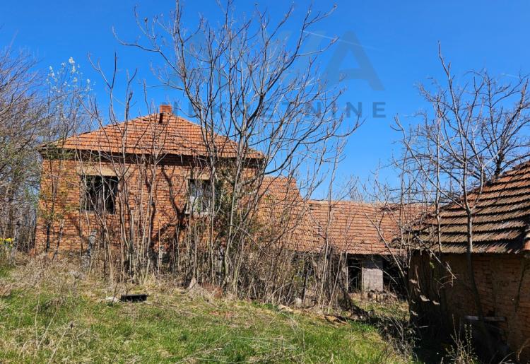 Osnic- seosko domacinstvo + oko 1ha 80ar  zemljista u komadu ( 18873mkv) kuca za adaptaciju 