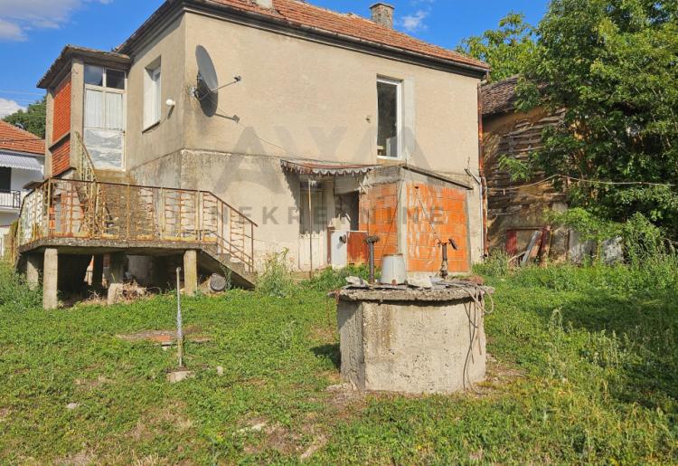 Krivi Vir - seosko domacinstvo,kuca sa ekonomskim objektom na placu od oko 10ari