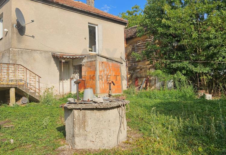Krivi Vir - seosko domacinstvo,kuca sa ekonomskim objektom na placu od oko 10ari