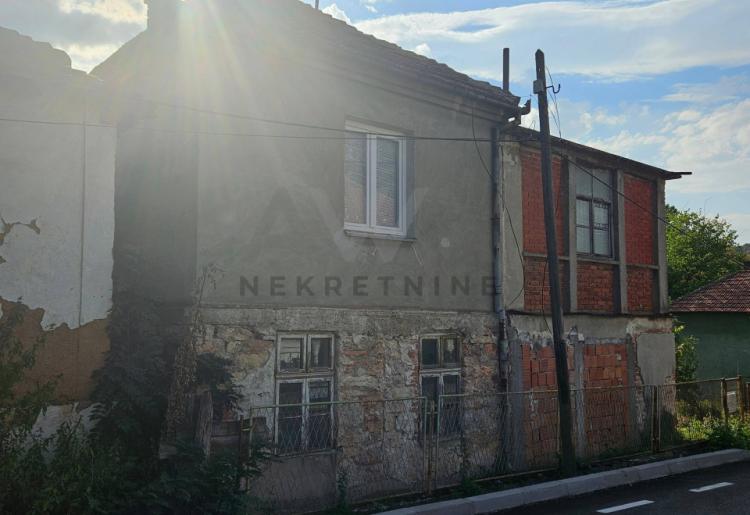 Krivi Vir - seosko domacinstvo,kuca sa ekonomskim objektom na placu od oko 10ari